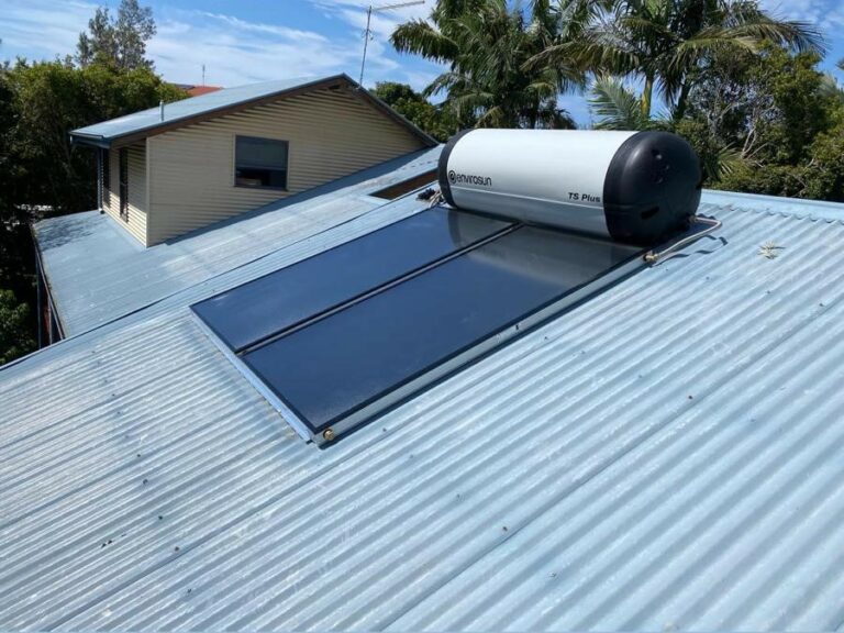 wide angle view of Solar hot water system installed in Byron bay
